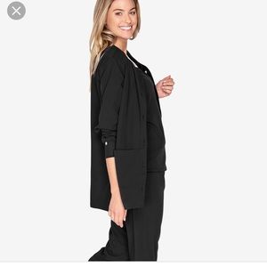 BNWT FIGS SCRUB JACKET BLACK SIZE SMALL